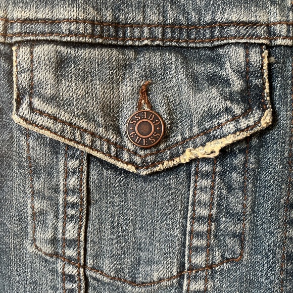 Guess Denim Jacket size small - Picture 4 of 5